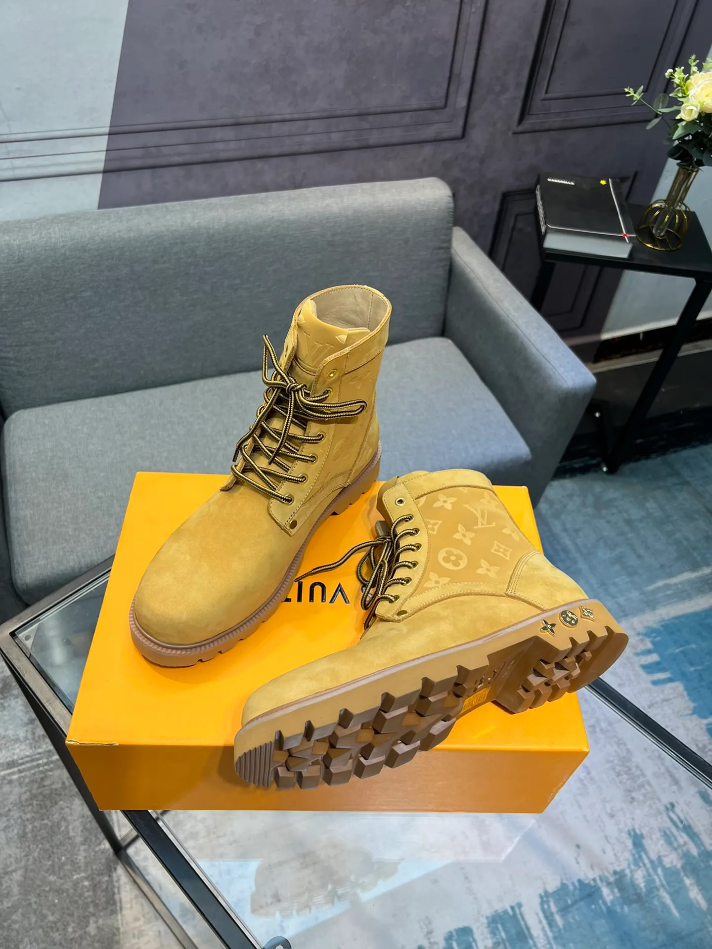 Men's shoes 💰920 L Home - the latest LV men's business casual boots, luxury and nobility are a must. They are all made of imported original first-layer cowhide, just to create a more comfortable wearing experience. ➕Top imported water-dyed full cow lining, original high wear-resistant outsole! 👏👏 Size: Male 39-44; (38 45 46 customized)